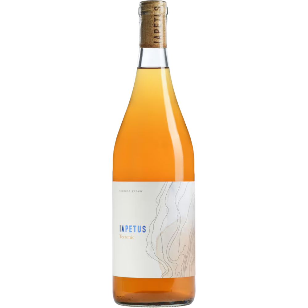 Stowe Public House & Bottle Shop Shelburne Vineyard Iapetus Tectonic wine, light-bodied with notes of coconut and pineapple.